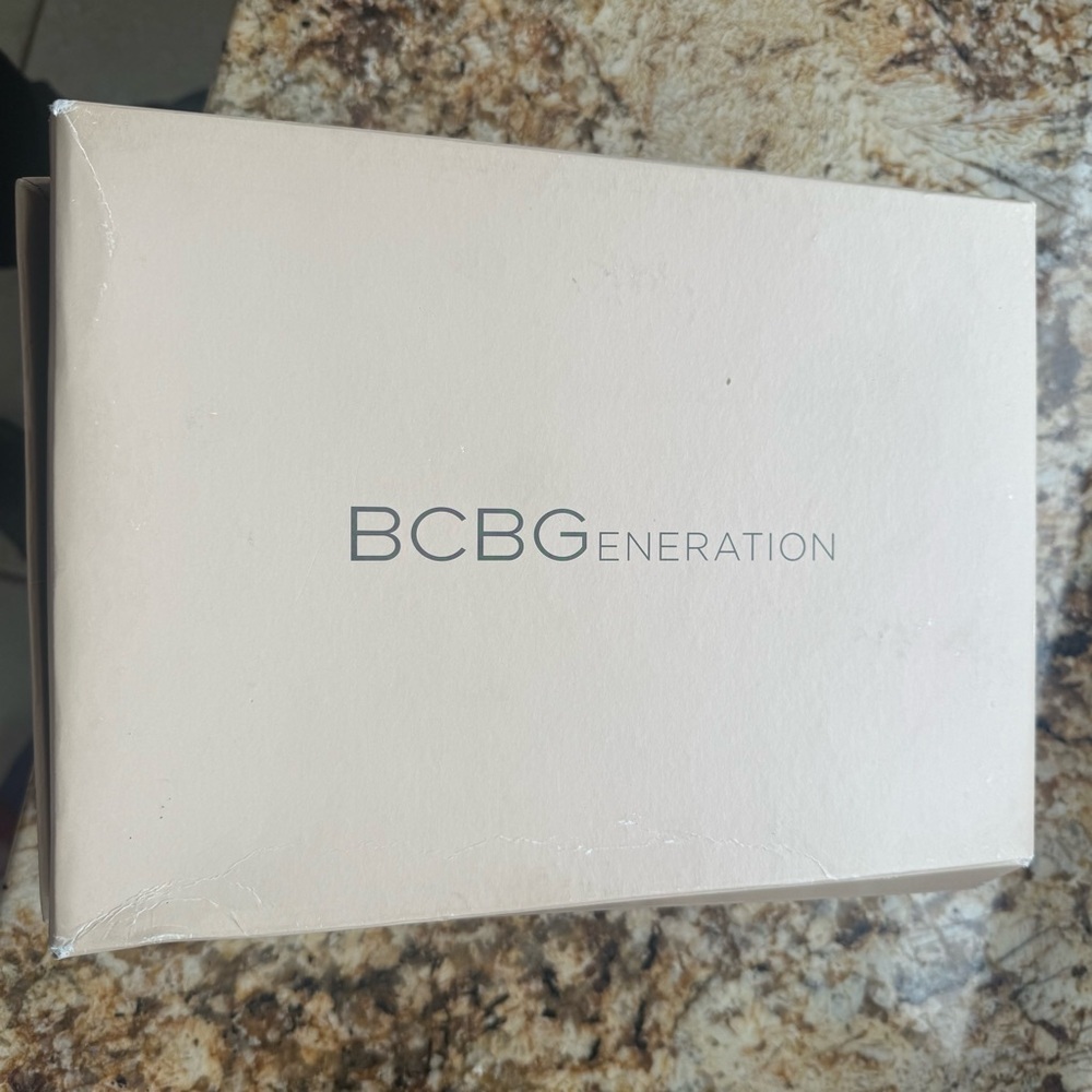 BCBGeneration Gold Heels High Stiletto & Glittery Texture - NEW in box Size 6.5 - Picture 3 of 11